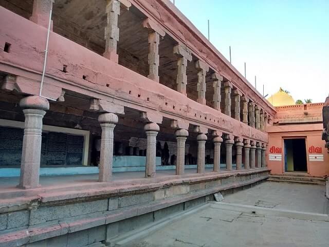 Thirumazhapadi Vaidyanathaswami Temple inside view