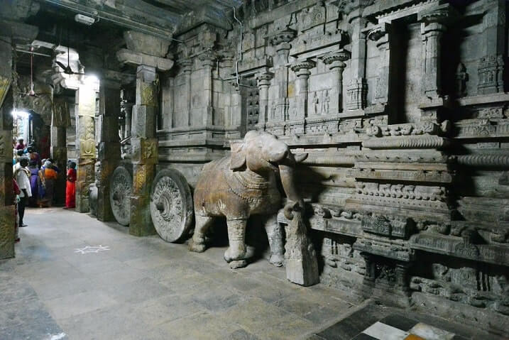 sarangapani temple elephant statue