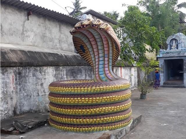 thepperumanallur temple five head snake statue