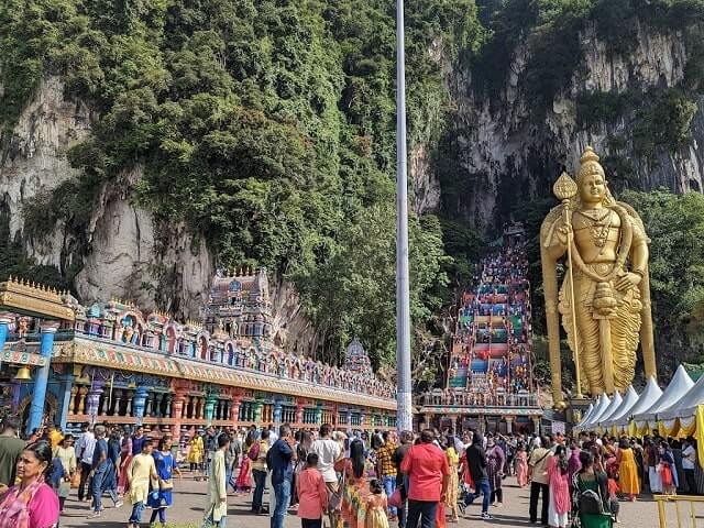 malaysia pathu malai murugan temple entrance steps