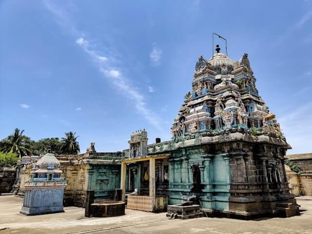 theerthapureeswarar temple inside view