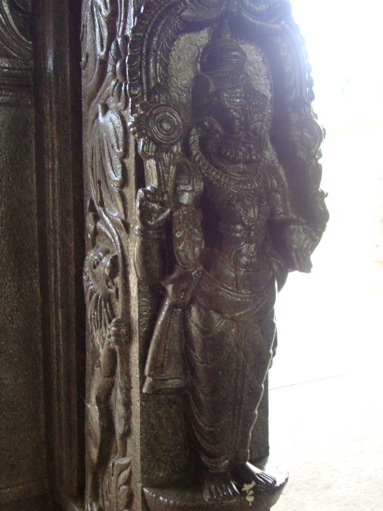 thiruindalur perumal narasimha avatar sculpture