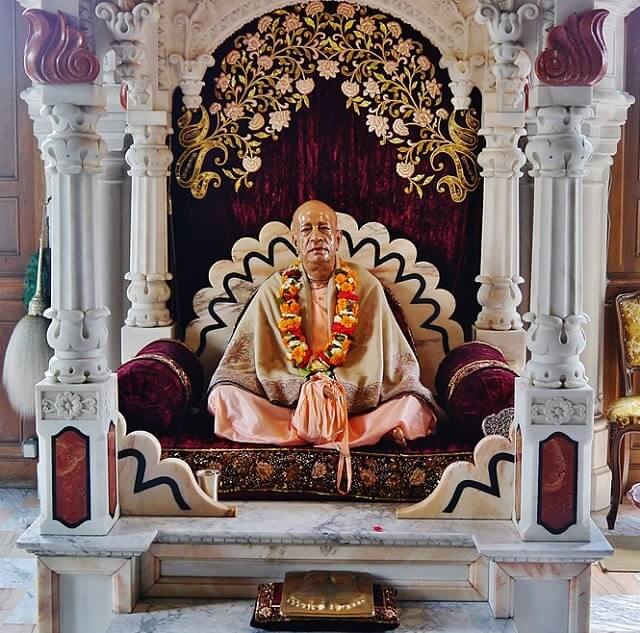 iskcon temple founder statue